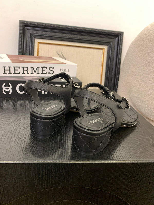 Sandalo infradito CC 25 in pelle doppia C