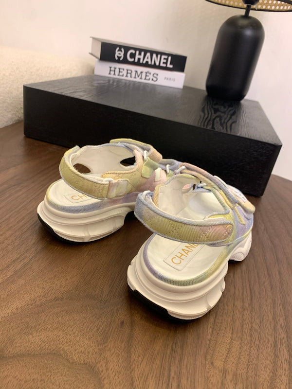 Sandali con punta CC in pelle bianca sfumata 299538