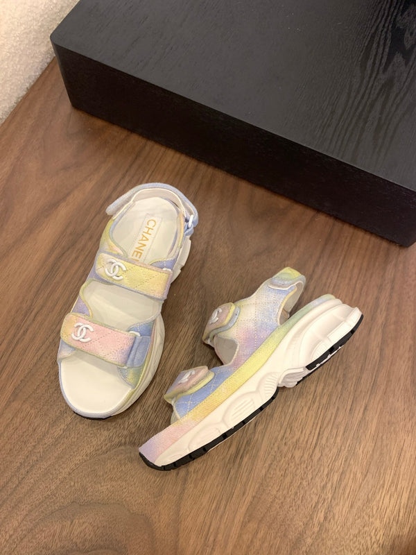 Sandali con punta CC in pelle bianca sfumata 299538