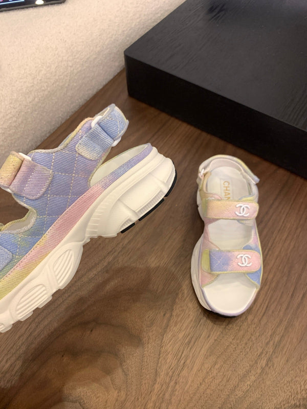 Sandali con punta CC in pelle bianca sfumata 299538