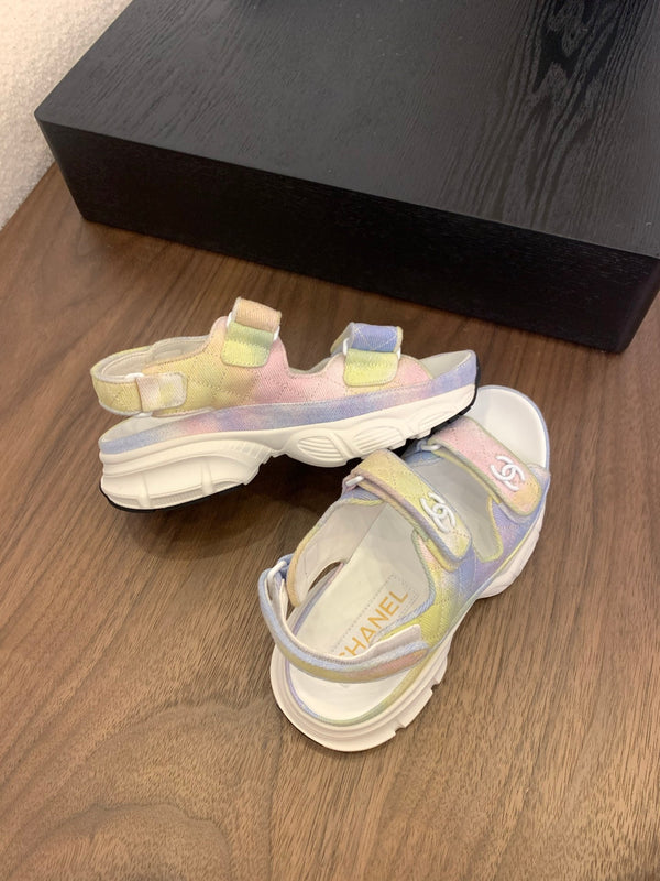 Sandali con punta CC in pelle bianca sfumata 299538