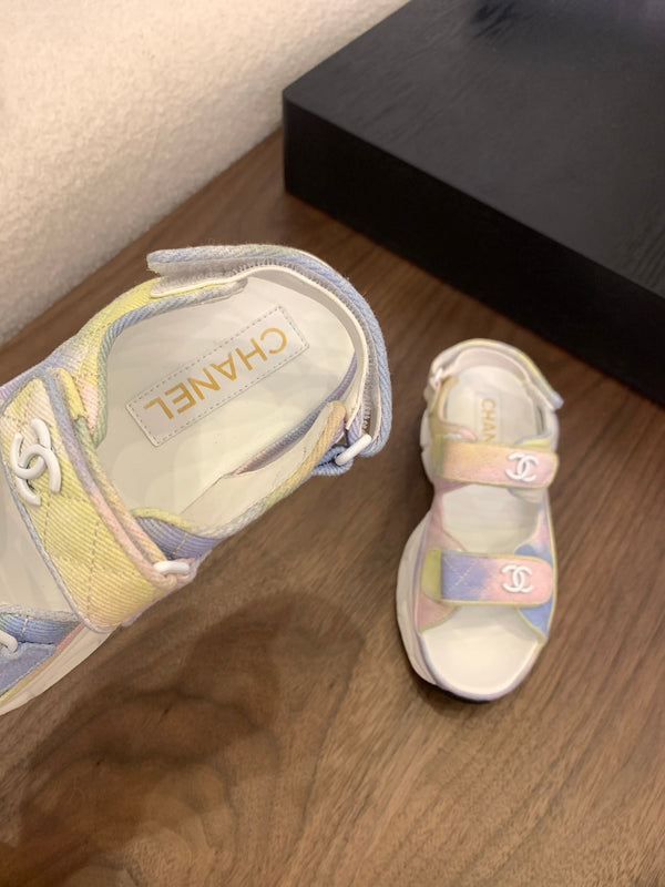 Sandali con punta CC in pelle bianca sfumata 299538