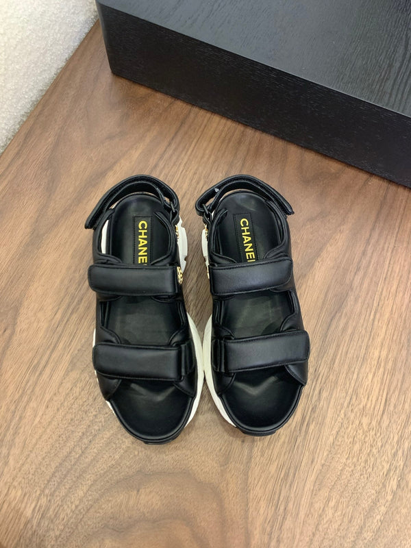 Sandali con punta CC neri e pelle bianca 299543