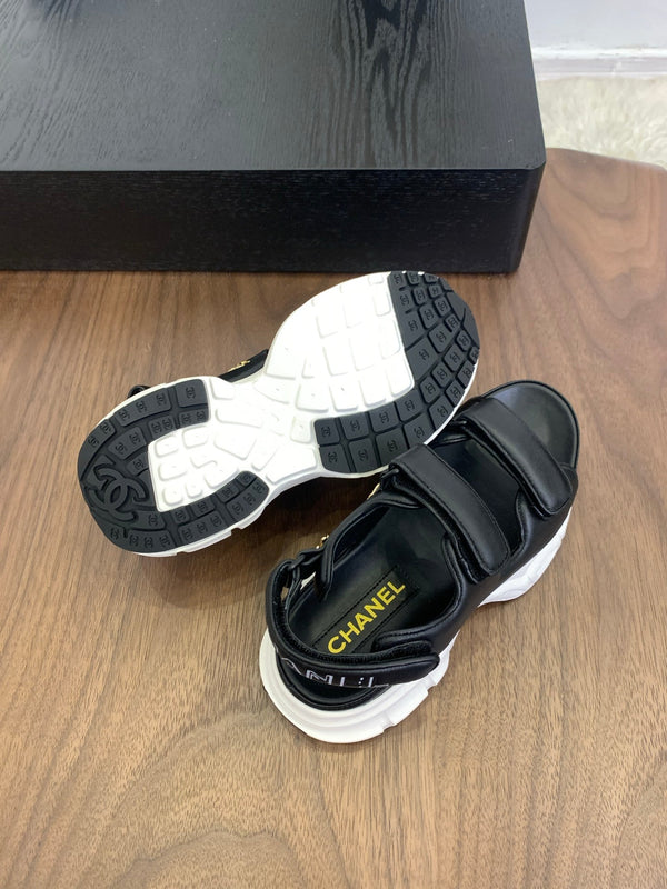 Sandali con punta CC neri e pelle bianca 299543