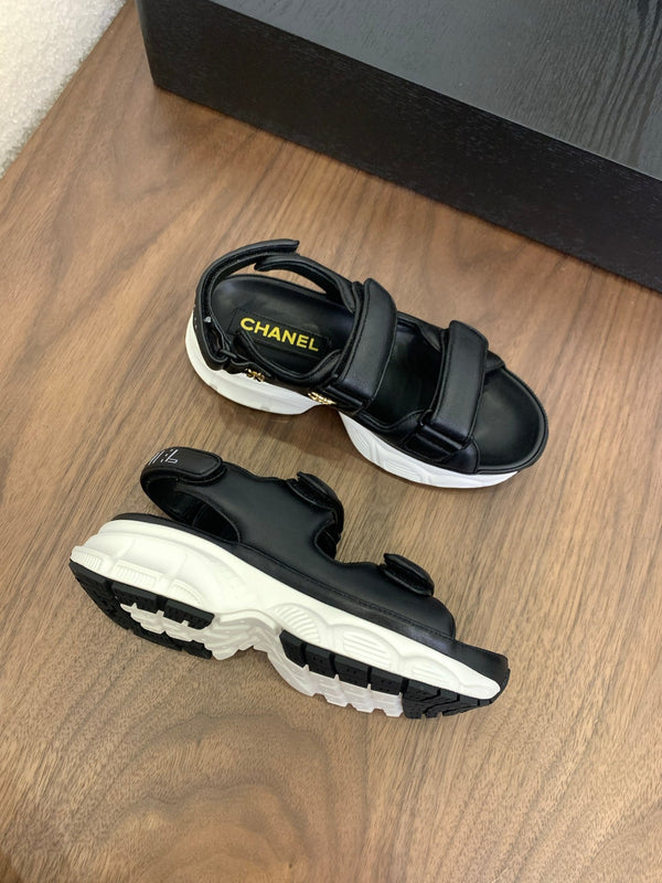 Sandali con punta CC neri e pelle bianca 299543