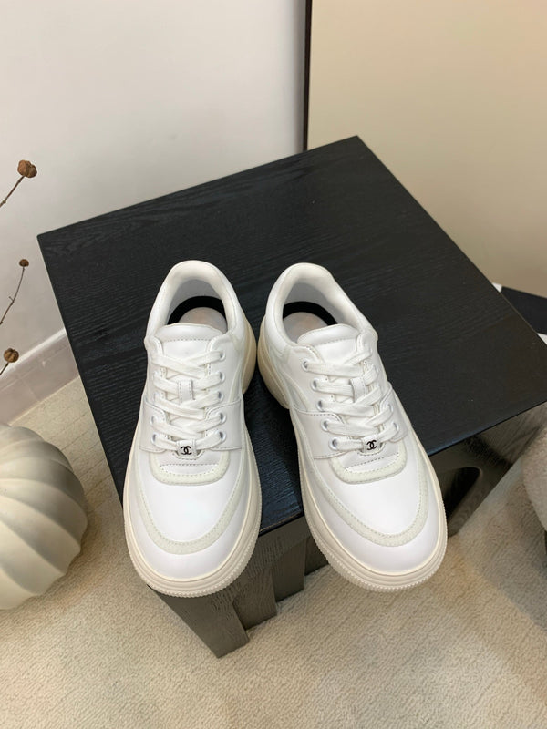 CC Alexander McQueen Sneakers White Mmooth Calfskin 537188