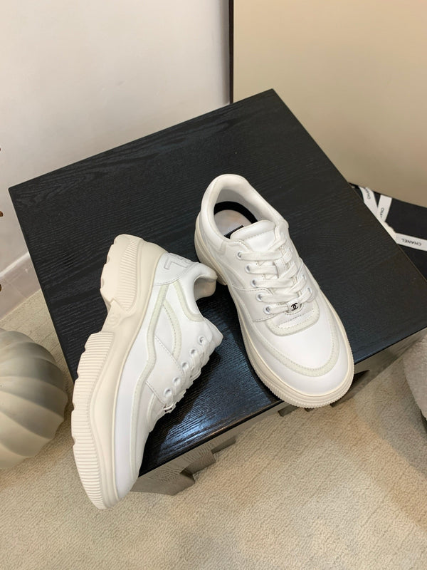 CC Alexander McQueen Sneakers White Mmooth Calfskin 537188