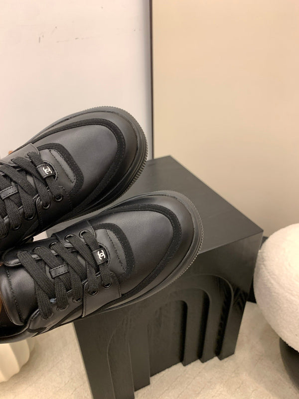 CC Alexander McQueen Sneakers Black Mmooth Calfskin 537189