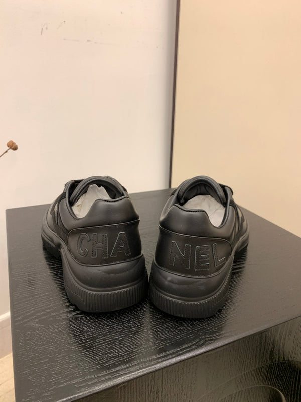 CC Alexander McQueen Sneakers Black Mmooth Calfskin 537189