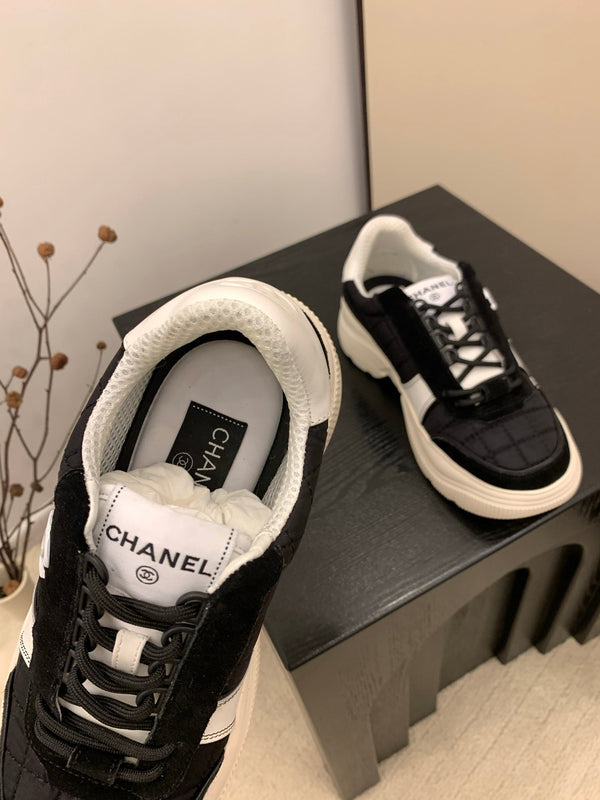 CC Alexander McQueen Sneakers Black White Leather and Ceiling Fabric 537190