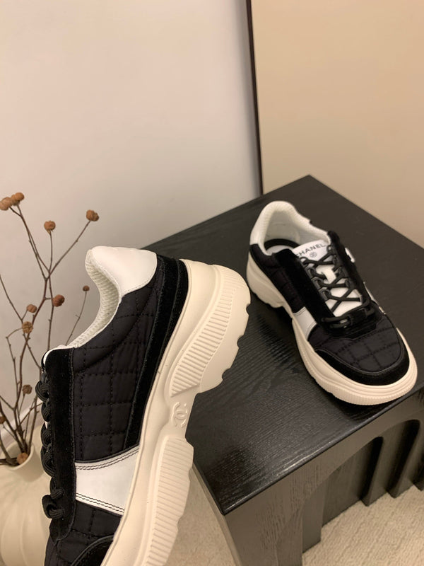 CC Alexander McQueen Sneakers Black White Leather and Ceiling Fabric 537190