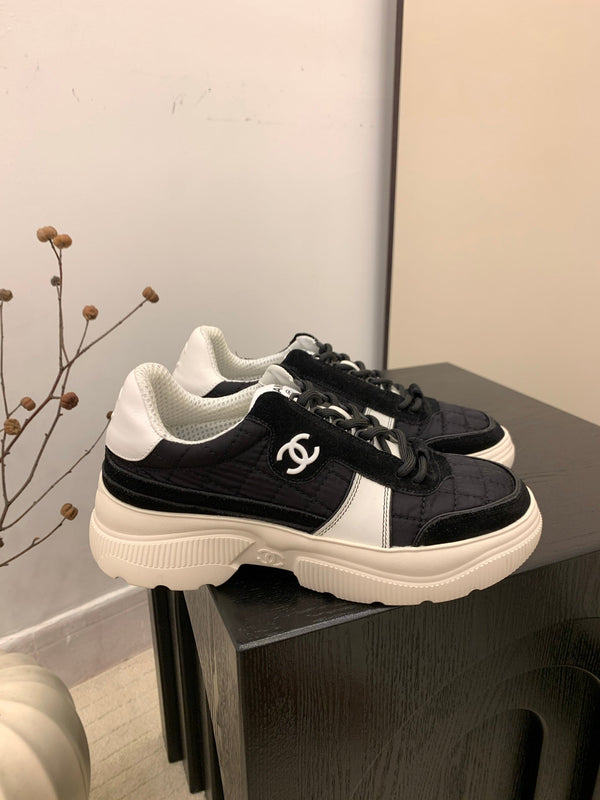 CC Alexander McQueen Sneakers Black White Leather and Ceiling Fabric 537190