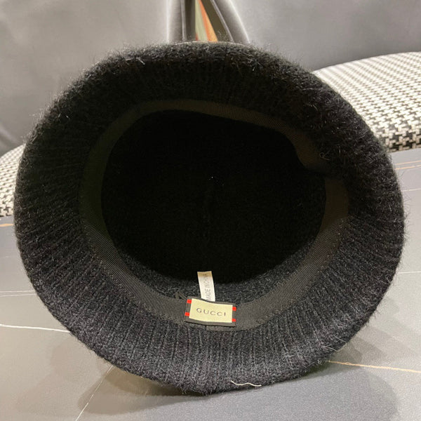 BUCKET HAT IN BLACK WOOL PLUSH 399230