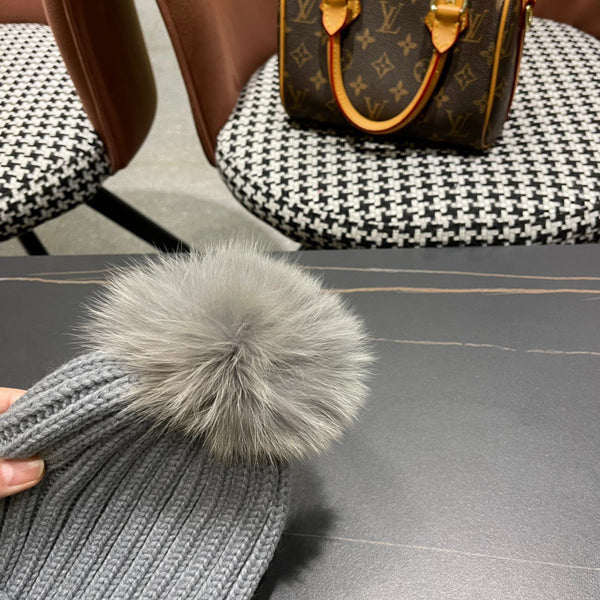 BEANIE HAT IN DOVE GRAY WOOL 403395