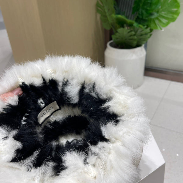 BUCKET HAT IN BLACK MIX WHITE RABBIT FUR 404640