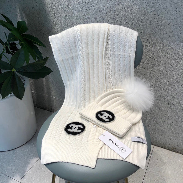 SET BERRETTO E SCIARPA IN LANA BIANCA 424023