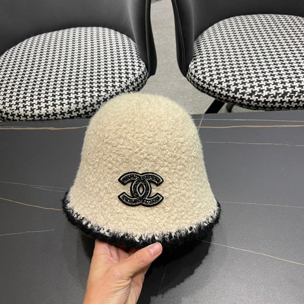 CAPPELLO A SECCHIELLO IN LANA DI AGNELLO BEIGE CREMA 426106 