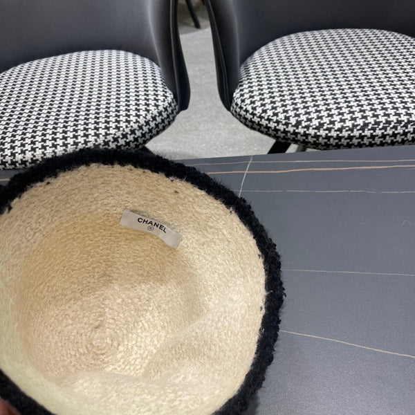 CAPPELLO A SECCHIELLO IN LANA DI AGNELLO BEIGE CREMA 426106 