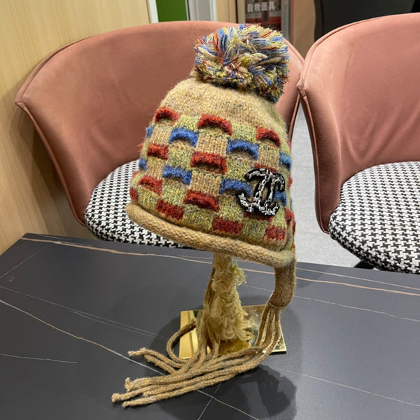 CAPPELLO IN LANA LAVORATA A MAGLIA COLORATO 425765 