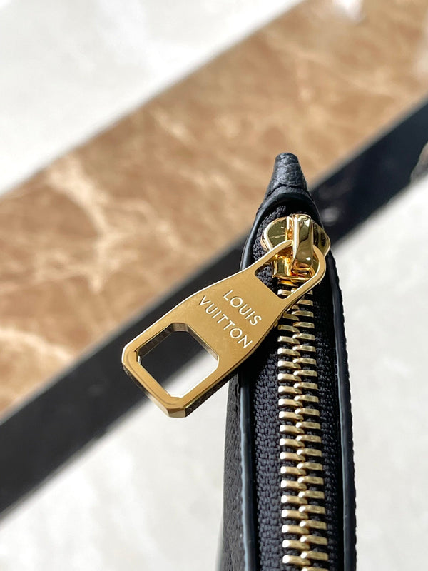 NEVERFULL MM 31 IN PELLE CON STAMPA MONOGRAMMA NERO CREMA