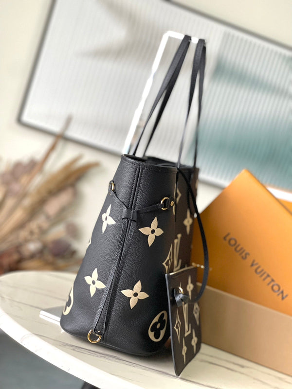 NEVERFULL MM 31 IN PELLE CON STAMPA MONOGRAMMA NERO CREMA