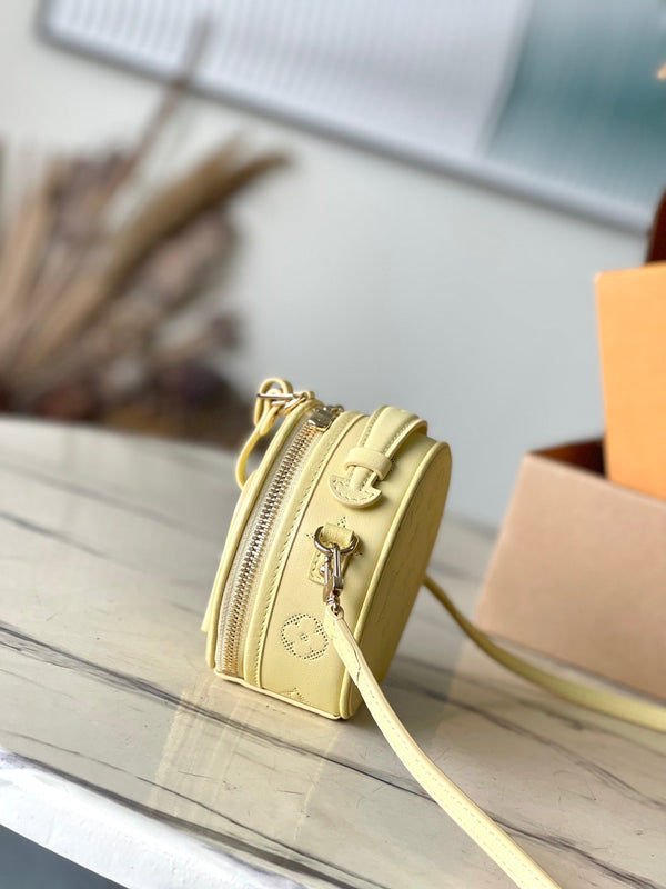 MINI CAPPELLIERA SCATOLA 13 IN PELLE DI VITELLO TRAFORATA CON MONOGRAMMA GIALLO BANANA