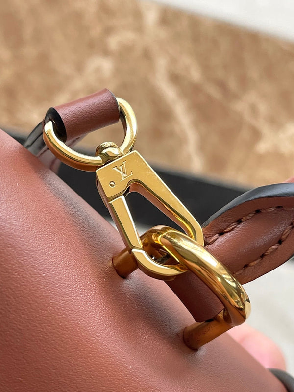 LOCKY BB 20 IN TELA MONOGRAM MARRONE E PELLE DI VITELLO LISCIA CON FIBBIA ORO