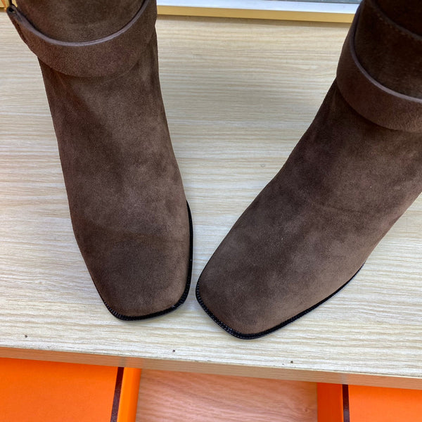 Stivale HM Justine in pelle scamosciata color cioccolato 987480