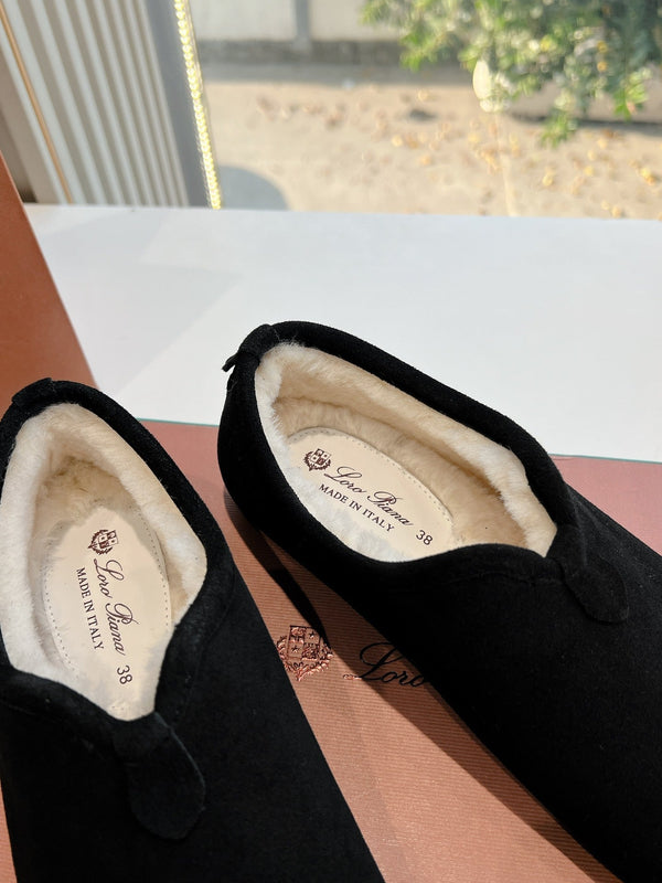 LP Cocooning Floaty Flat Black Wool Fleece Lining And Suede 992981