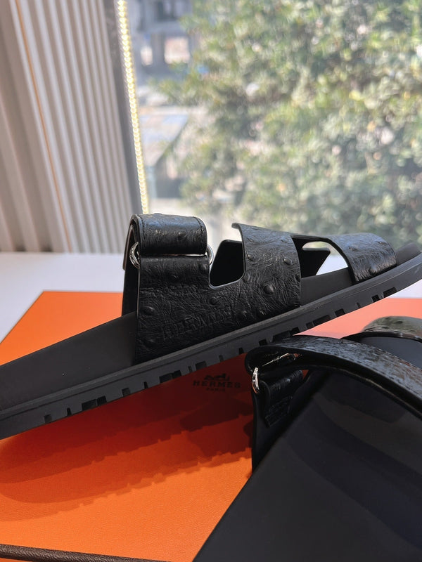 CHYPRE SANDAL IN BLACK GRAINED CALFSKIN