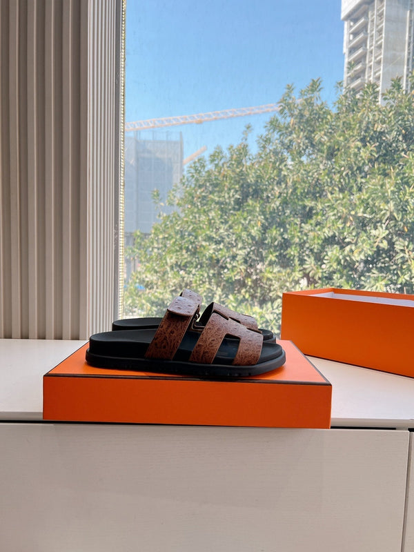 SANDALO CYPRUS IN PELLE DI VITELLO MARTELLATA MARRONE CIOCCOLATO