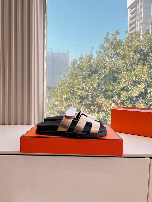 CHYPRE SANDAL IN COPPER BROWN METALLIC CALFSKIN