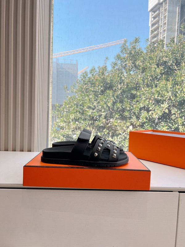 CHYPRE SANDAL IN BLACK CALFSKIN WITH STUDS