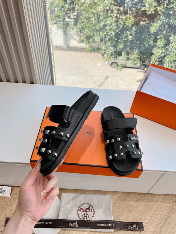 CHYPRE SANDAL IN BLACK CALFSKIN WITH STUDS