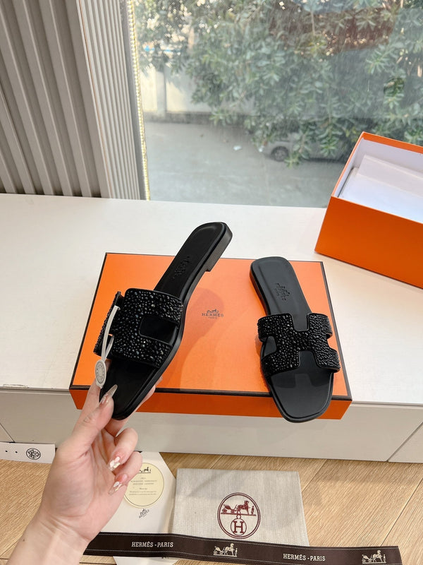 OASIS SLIDE IN BLACK CALFSKIN WITH CRYSTALS