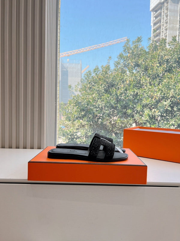 OASIS SLIDE IN BLACK CALFSKIN WITH CRYSTALS