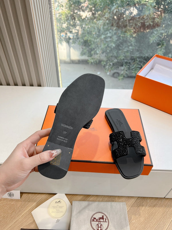 HM 25 Oran Sandal Black Calfskin Rhinestone