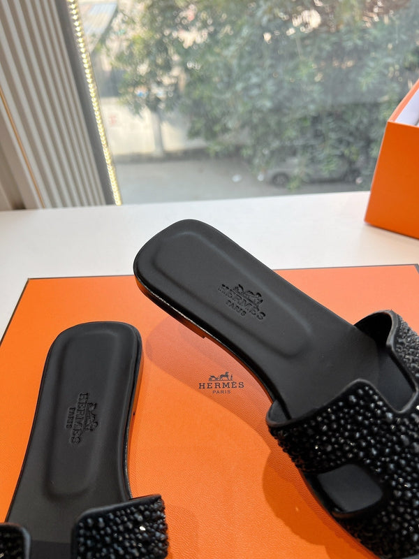 OASIS SLIDE IN BLACK CALFSKIN WITH CRYSTALS