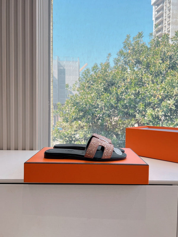 OASIS SLIDE IN PENNY BROWN CALFSKIN WITH CRYSTALS