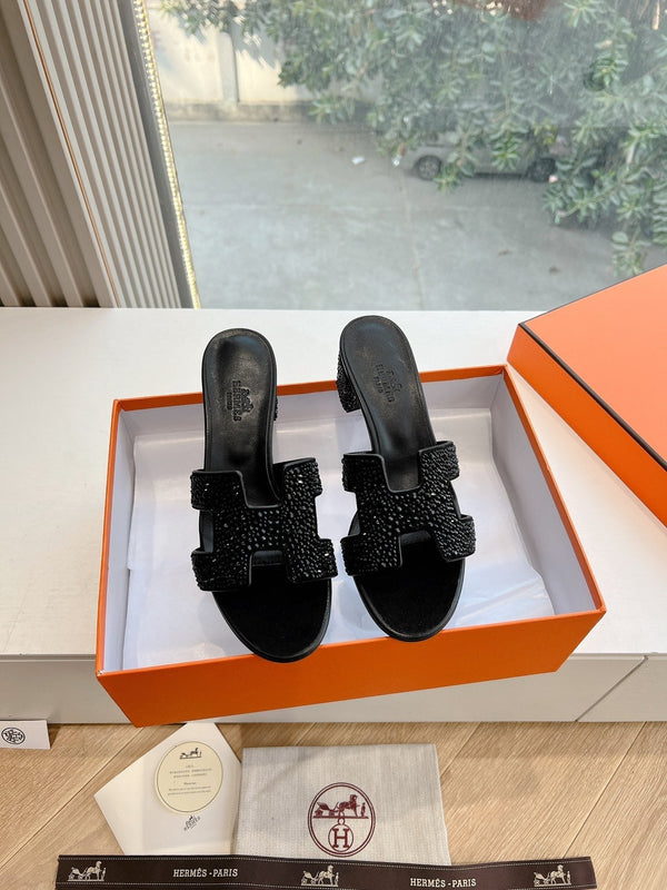 SANDALO OASIS IN CAMOSCIO NERO CON CRISTALLI