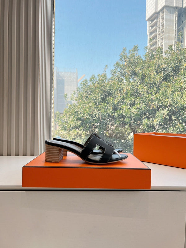 OASIS SANDAL IN BLACK CALFSKIN