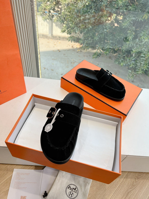 HM 25 Key Mule in pelle scamosciata nera