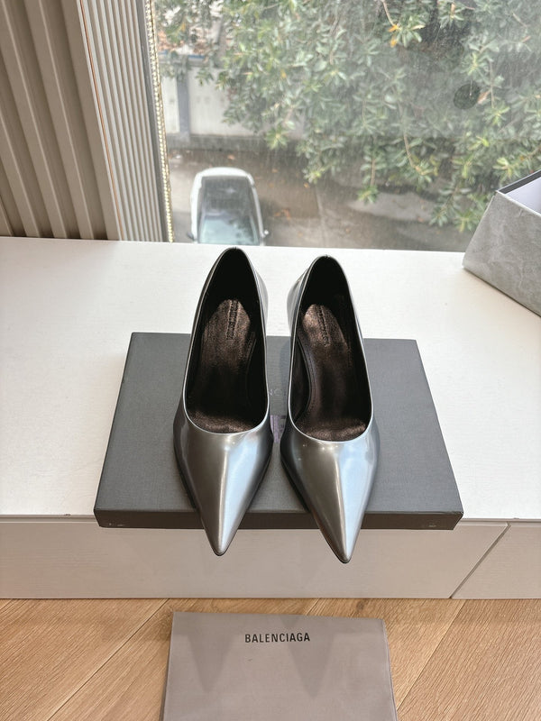 HIGH PUMPS IN RHINO GRAY PATENT CALFSKIN