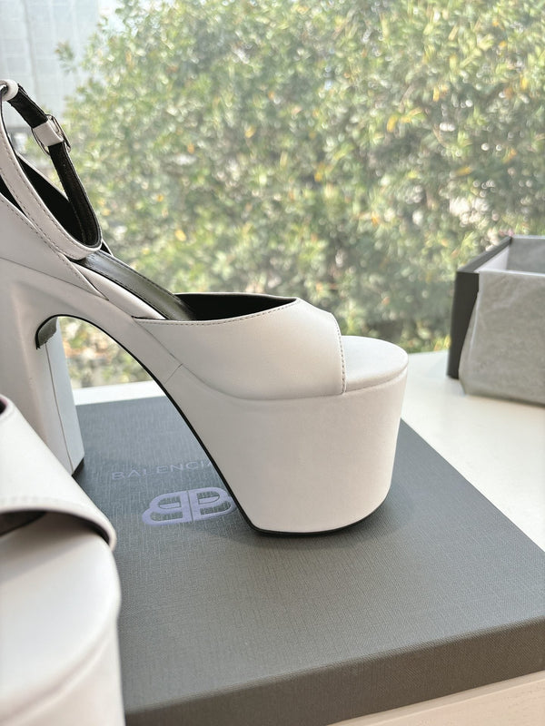 PLATFORM ANKLE STRAP HEELS IN WHITE SMOOTH CALFSKIN