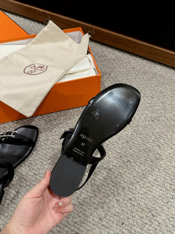 Sandalo romano da donna in pelle di vitello nera