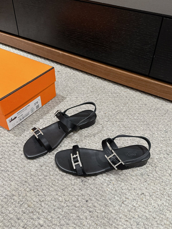 Sandalo romano da donna in pelle di vitello nera