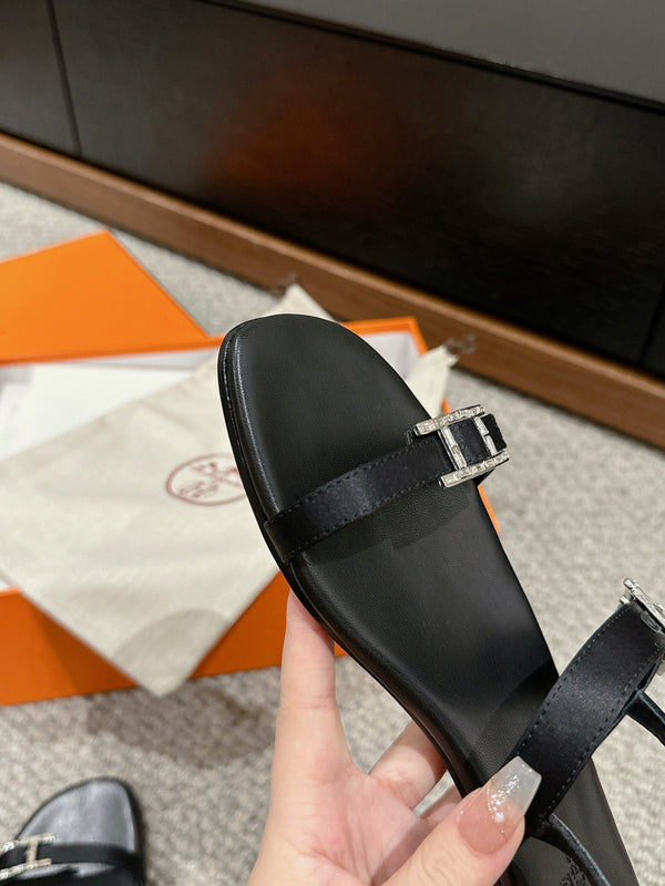 Sandalo romano da donna in pelle di vitello nera