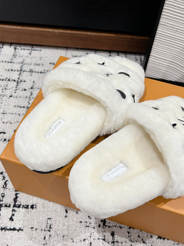 SLIPPER IN WHITE WOOL