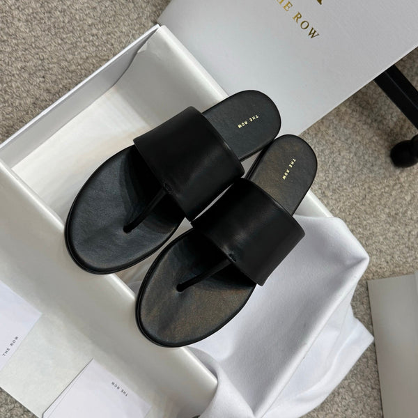 Signum Flat Sandal in Black Calfskin 290731