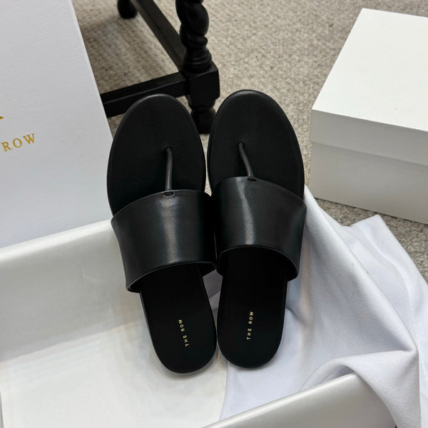 Signum Flat Sandal in Black Calfskin 290731